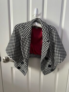 Forever 21 Black & White Houndstooth Cropped Cape with Red Lining